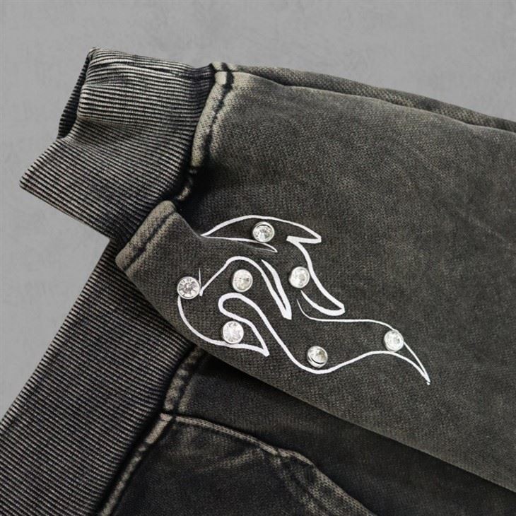 Mix Craft Hoodie Rivet Screenprint in Factory Mix Craft Hoodie Rivet Screenprint in Factory